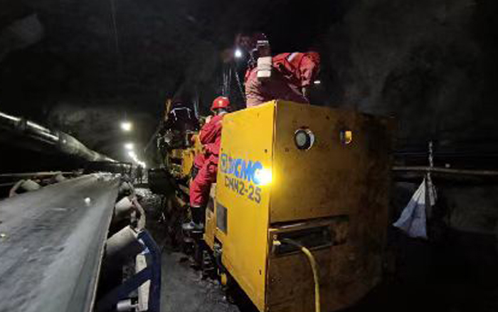 綜掘裝備上新！徐工CMM2-25煤礦用錨桿鉆車首發