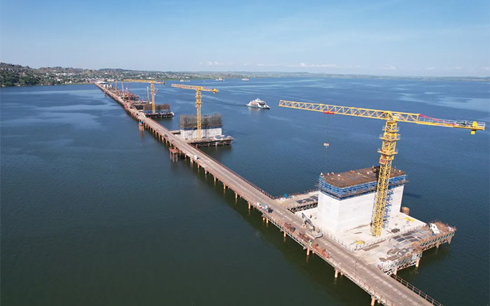 3200米超級工程！徐工塔機助建東非第一長橋