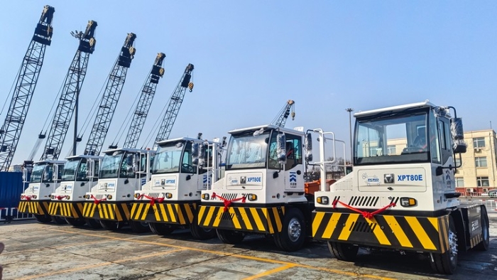 新車交付忙！徐工新能源重載牽引車以多維優勢賦能大宗貨物智慧轉運