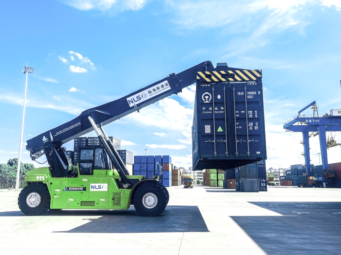 降本減碳雙突破！徐工XCS4531E領航西部陸海新通道核心樞紐綠色煥新