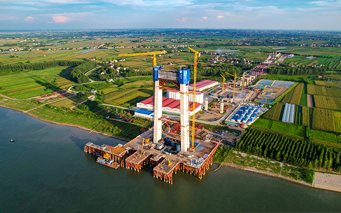 云端筑脊梁! 徐工金助建荊州李埠長江公鐵大橋