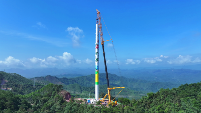 402噸重載轉場！全球第一吊“輕松駕馭”崎嶇山路