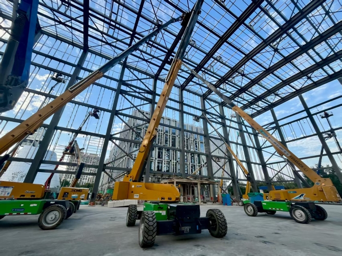 助力“中國智造”！徐工8臺高米數電動直臂高空作業平臺會戰北京火箭大街