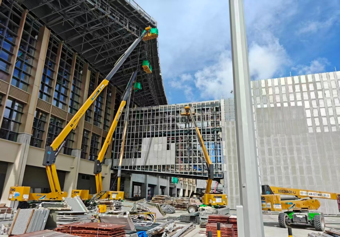 聯合作戰！徐工鋰電高機編隊亮相三亞機場